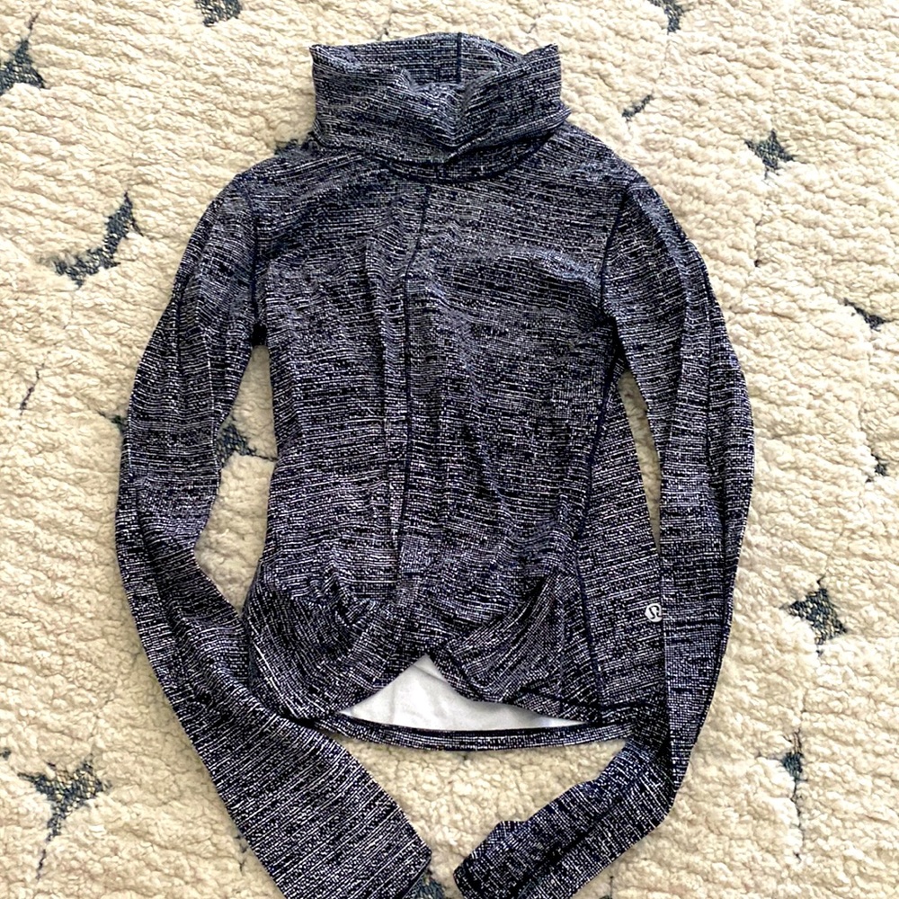 Lululemon turtleneck athletic shirt size 4